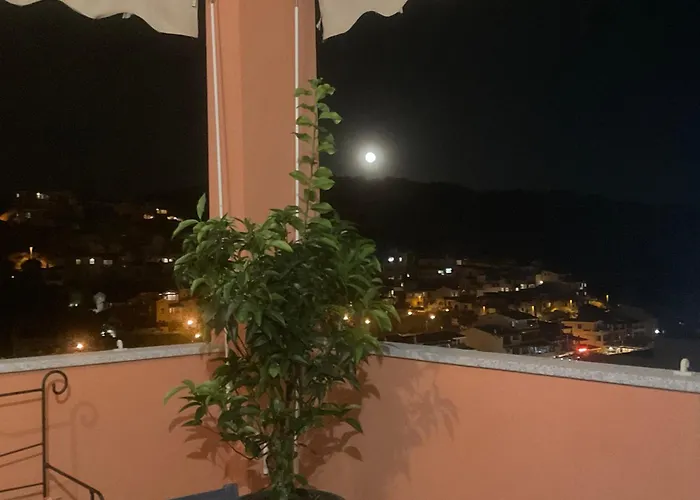 Calme, Vue Panoramique A 100 M Du Centre *